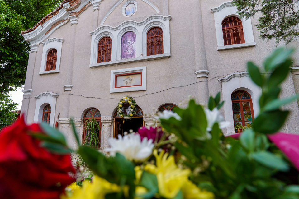 Денят на Ямбол по традиция започна със Света литургия в храм „Света Троица" в квартал „Каргон“, отслужена от Негово Преосвещенство Агатополския епископ...